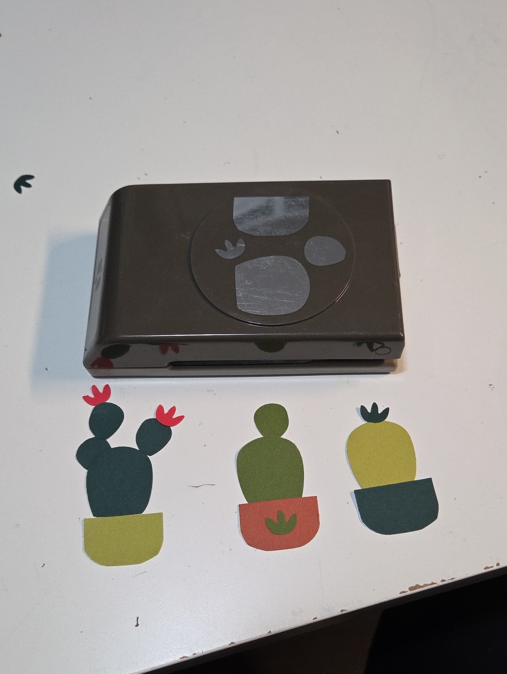 Cactus Cuties Builder Paper Punch